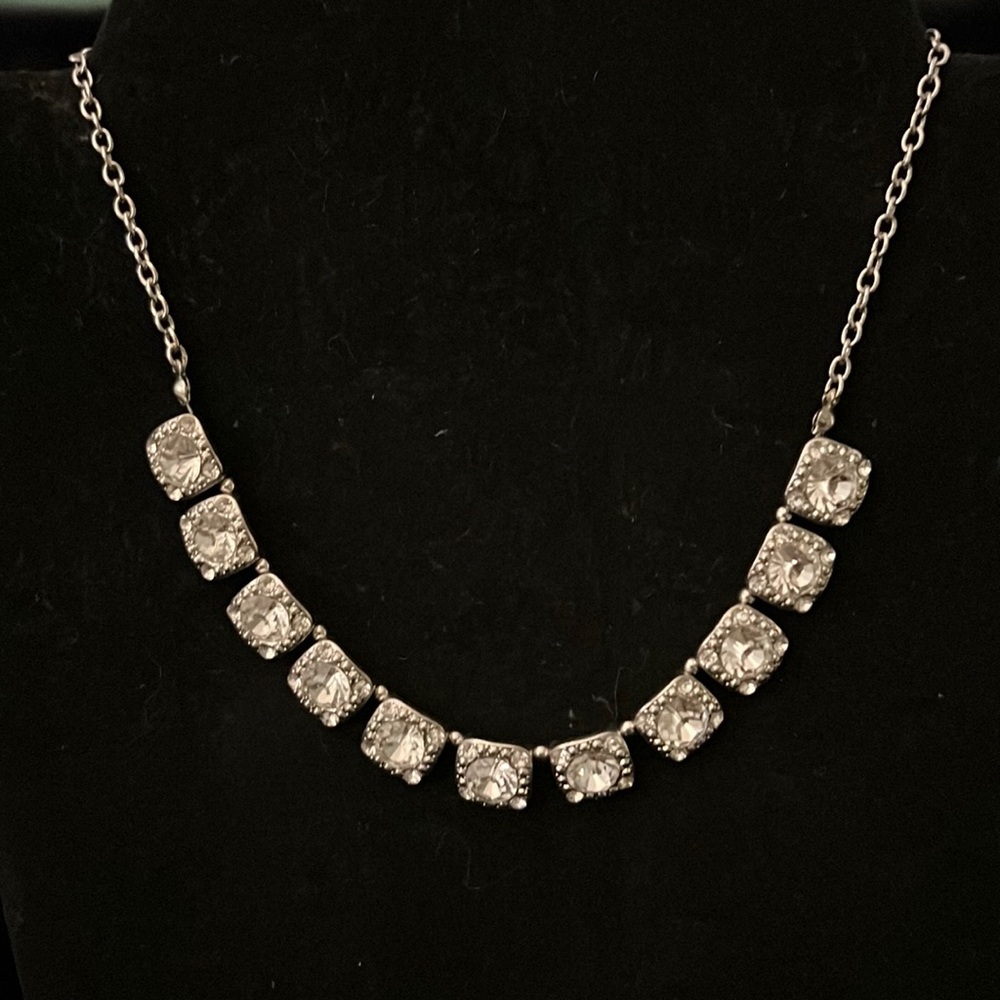 NWT Silver Rhinestone Necklace